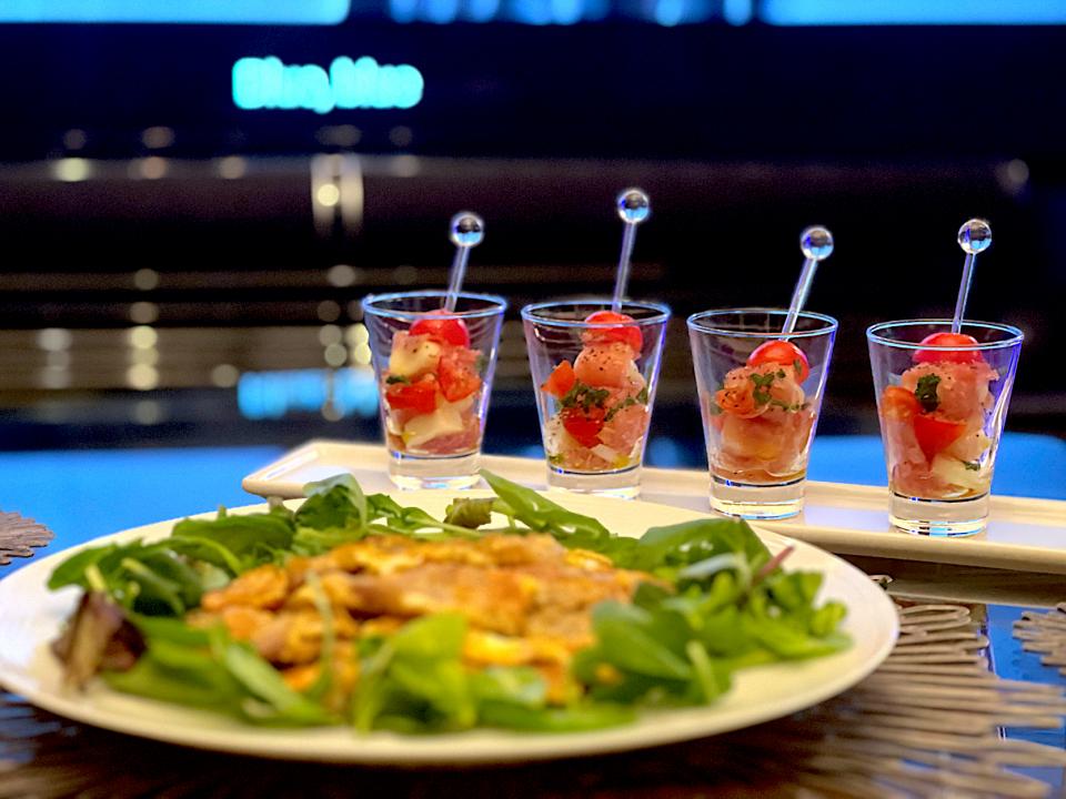 今夜の娘の晩酌ご飯🍺🏮

⚫︎一口ポークピカタ&グリーンリーフのサラダ🥗
⚫︎生ハムとさけるチーズと🍅のピンチョス